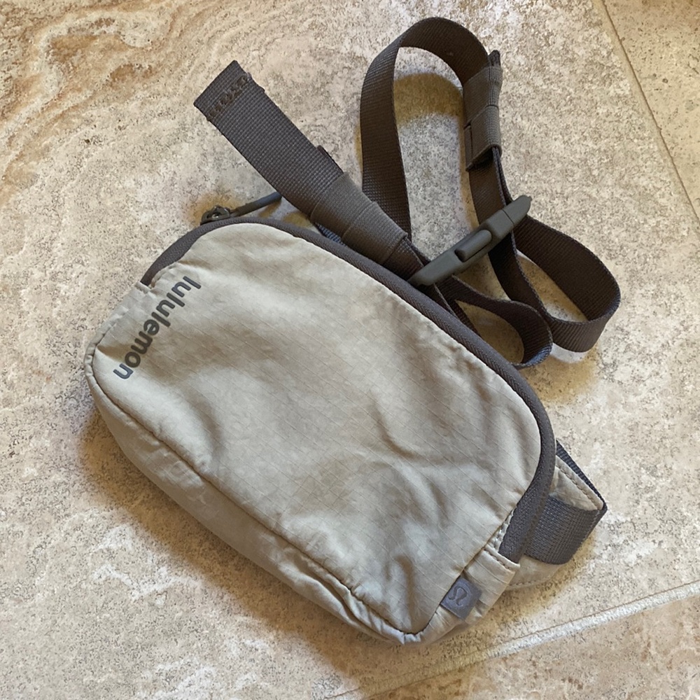 Lululemon Mini Belt Bag 0.7L